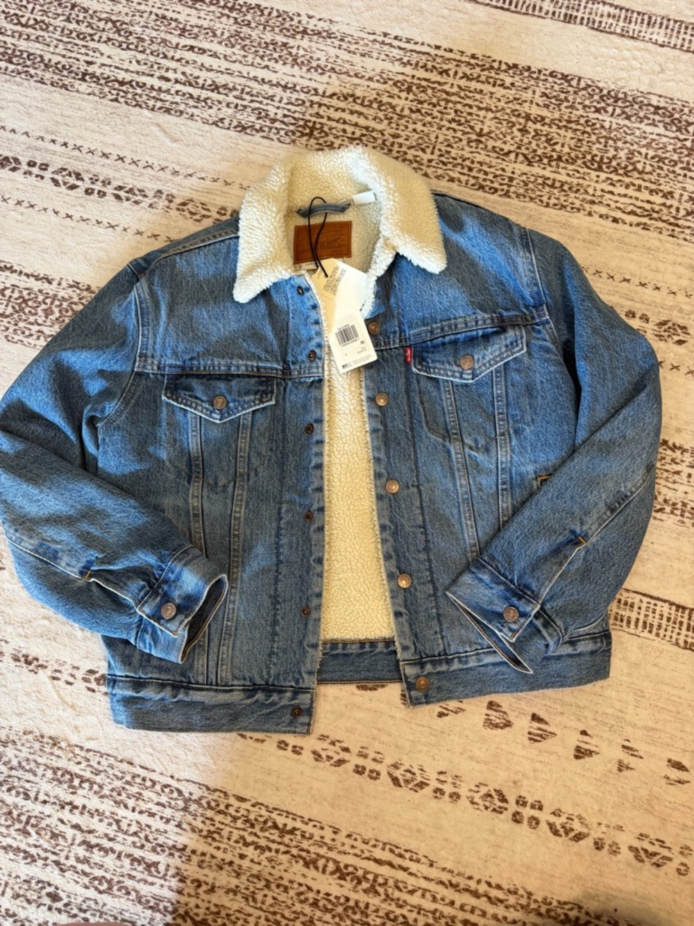 NWT Levi's premium "ex-boyfriend trucker jacket" medium wash sherpa lining Small